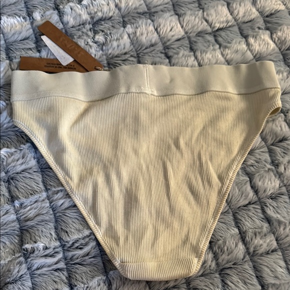 SKIMS BONE - MID RISE BRIEF Ribbed Panties - Picture 3 of 3